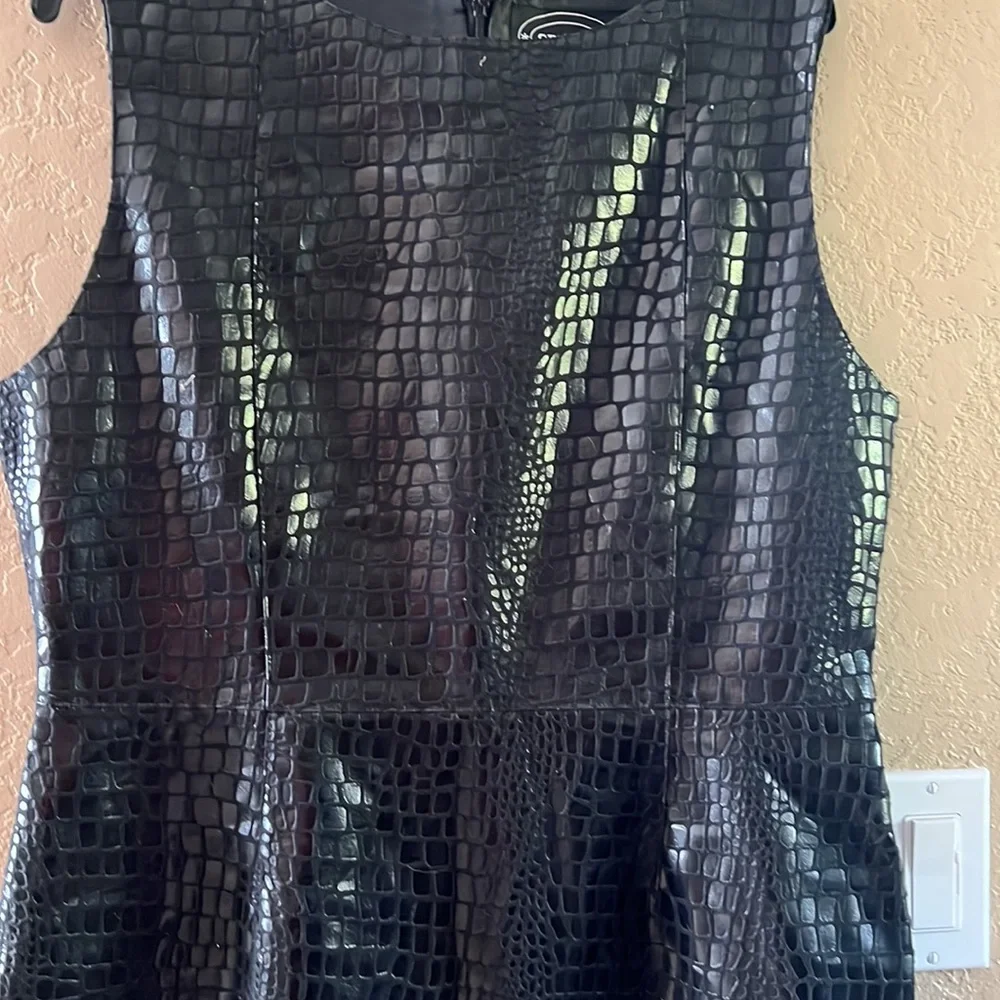 Vintage Selene Sport Women’s Black excellent condition faux crocodile sk…